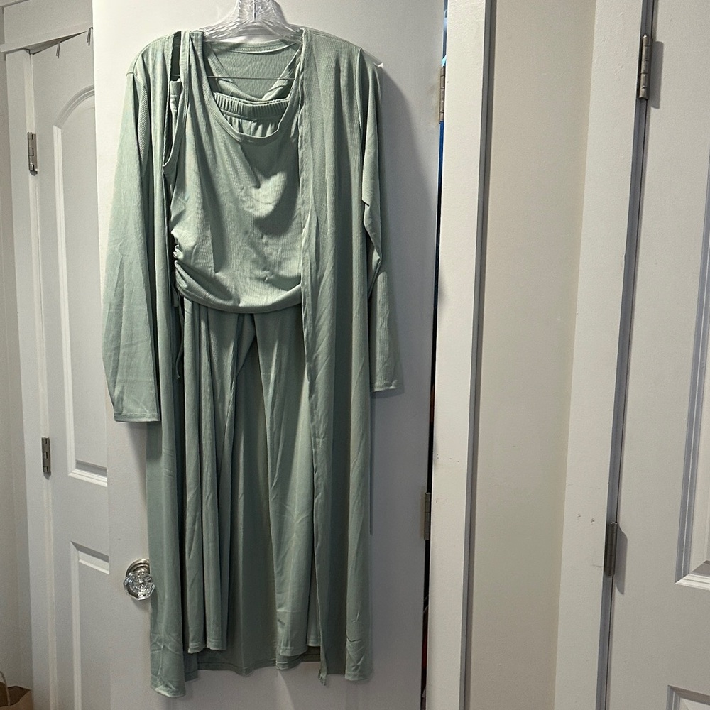Elegant Mint Green Women's Sleepwear Set